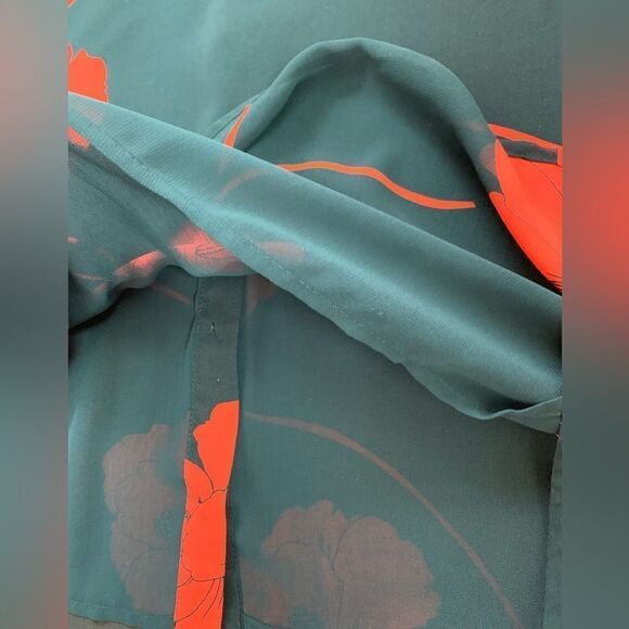 Cupcakes and Cashmere Floral Top - Picture 5 of 9